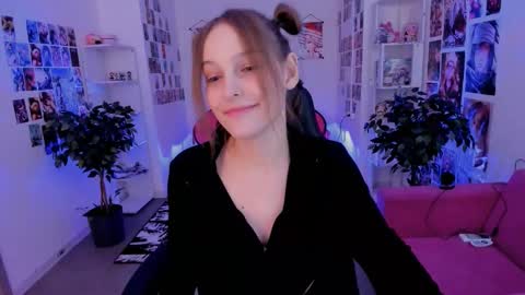 Snapshot of jenniferkiim chatting on 10-22-25, 08:14 jenniferkiim online show from 10-22-25, 08:14