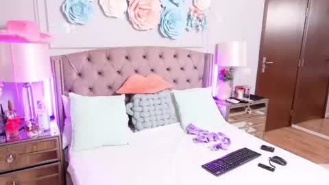 JenniferLovveX online show from 06-18-26, 04:02