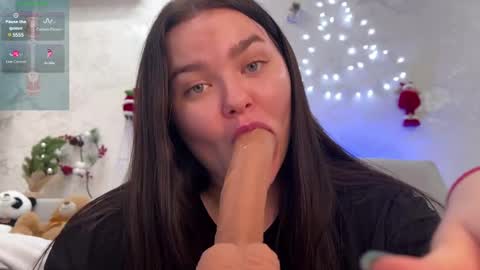 Snapshot of jennisxcharming chatting on 12-25-24, 04:12 Mila online show from 12-25-24, 04:12