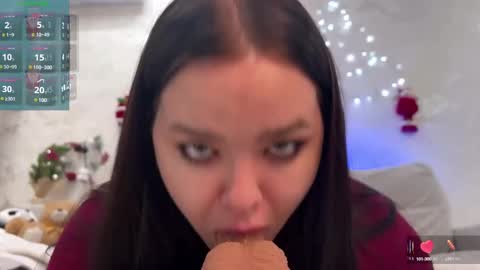 Snapshot of jennisxcharming chatting on 12-26-24, 08:18 Mila online show from 12-26-24, 08:18