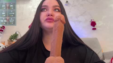 Snapshot of jennisxcharming chatting on 01-15-25, 06:43 Mila online show from 01-15-25, 06:43