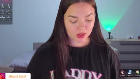 Snapshot of jennisxcharming chatting on 10-06-25, 06:44 Mila online show from 10-06-25, 06:44