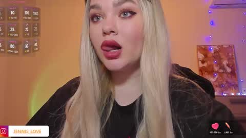 Snapshot of jennisxcharming chatting on 12-05-25, 02:03 Mila online show from 12-05-25, 02:03