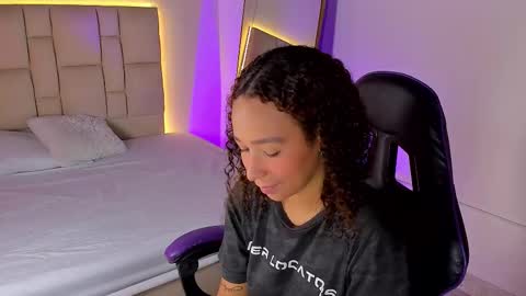 jenny__lawrence online show from 10-26-25, 07:42