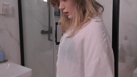 Jenny my next stream is on Saturday at 1 pmUTC Welcome to my WhatsApp 3 online show from 04-04-26, 01:08