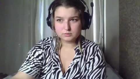 jenny_smitx online show from 10-19-25, 07:42