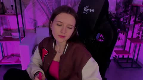 Snapshot of jennydens chatting on 12-21-24, 03:03 Jenny NO Nude online show from 12-21-24, 03:03