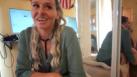 Snapshot of jennyhardnipsmith chatting on 05-15-26, 01:56 Jennythanksyou online show from 05-15-26, 01:56