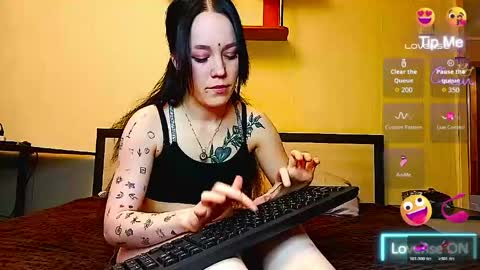 Snapshot of jennyrass chatting on 04-25-26, 04:37 JennyRass online show from 04-25-26, 04:37