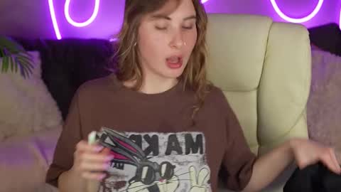 Snapshot of jennyyluv chatting on 11-14-25, 02:43 JENNY online show from 11-14-25, 02:43