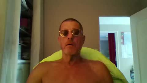 Snapshot of jerflor chatting on 09-19-25, 04:18 jerflor online show from 09-19-25, 04:18