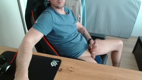 Snapshot of jerklove1006 chatting on 04-16-26, 12:06 Boy likes daddies online show from 04-16-26, 12:06