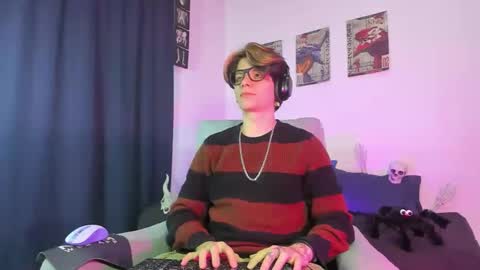 Angelo online show from 10-23-25, 01:49