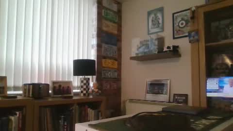 Snapshot of jerseyhammer01 chatting on 11-11-25, 09:09 Harry online show from 11-11-25, 09:09