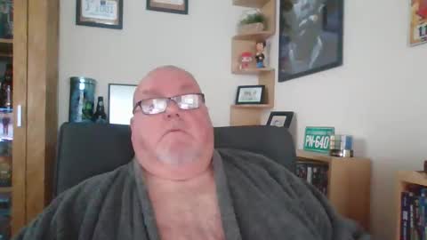 Snapshot of jerseyhammer01 chatting on 11-25-25, 08:36 Harry online show from 11-25-25, 08:36