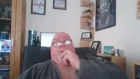 Snapshot of jerseyhammer01 chatting on 12-15-25, 10:19 Harry online show from 12-15-25, 10:19