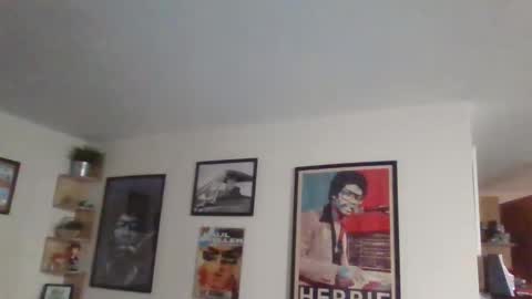 Snapshot of jerseyhammer01 chatting on 12-17-25, 12:27 Harry online show from 12-17-25, 12:27