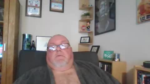 Snapshot of jerseyhammer01 chatting on 12-18-25, 08:53 Harry online show from 12-18-25, 08:53