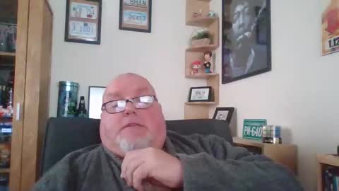 Snapshot of jerseyhammer01 chatting on 12-20-25, 10:00 Harry online show from 12-20-25, 10:00