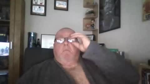 Snapshot of jerseyhammer01 chatting on 12-22-25, 10:56 Harry online show from 12-22-25, 10:56