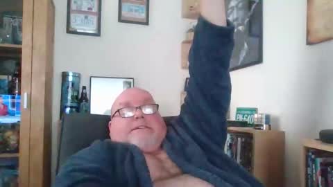 Snapshot of jerseyhammer01 chatting on 01-07-26, 10:18 Harry online show from 01-07-26, 10:18