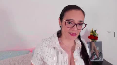 Snapshot of jess1ca_herrera chatting on 05-12-26, 10:29 jessica herreraToday I will be your devil and you my victim online show from 05-12-26, 10:29