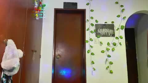 Snapshot of jess_sweett chatting on 06-15-26, 05:59 Jessica online show from 06-15-26, 05:59