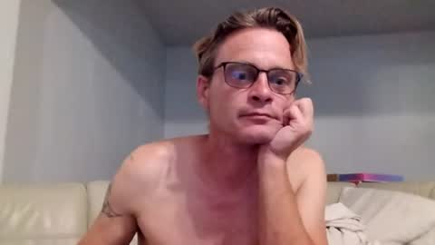 Snapshot of jesseburkle chatting on 07-08-26, 01:54 Jesse Burkle online show from 07-08-26, 01:54