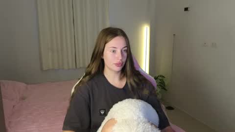 Snapshot of jessica_hanson chatting on 06-19-26, 03:22 Jessy online show from 06-19-26, 03:22