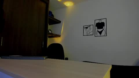 Snapshot of jessica_lovely77 chatting on 06-18-26, 12:00 Jessica online show from 06-18-26, 12:00