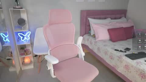 Snapshot of jessica_tom_ chatting on 05-20-26, 02:23 Jessica online show from 05-20-26, 02:23