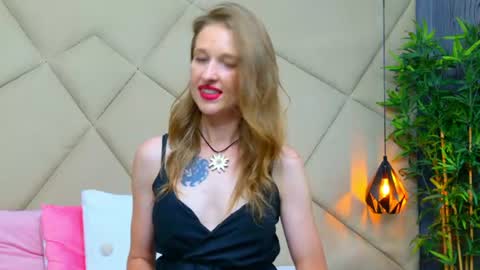 Snapshot of jessicagibson chatting on 06-18-26, 06:56 Jessica online show from 06-18-26, 06:56
