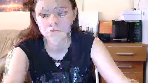 jessicaholland1 online show from 06-17-26, 06:05