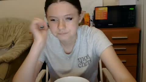 jessicaholland1 online show from 07-12-26, 06:43