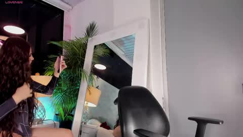 JESSI AND NAOMI online show from 05-05-26, 04:09