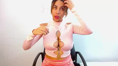 Snapshot of jessicarabbit4 chatting on 02-10-25, 04:41 jessicarabbit4 online show from 02-10-25, 04:41