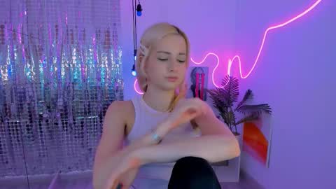 Jessie online show from 03-08-26, 01:59