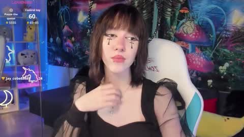 Snapshot of jessiefrost chatting on 10-31-25, 03:57 jessiefrost online show from 10-31-25, 03:57