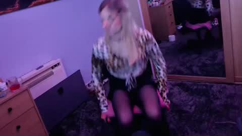 Snapshot of jessiessicaxx chatting on 12-15-24, 01:00 Jessiessicaxx online show from 12-15-24, 01:00