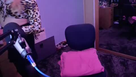 Snapshot of jessiessicaxx chatting on 12-15-24, 04:04 Jessiessicaxx online show from 12-15-24, 04:04