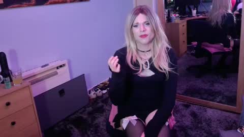 Snapshot of jessiessicaxx chatting on 12-20-24, 04:04 Jessiessicaxx online show from 12-20-24, 04:04