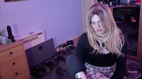 Snapshot of jessiessicaxx chatting on 12-20-24, 10:11 Jessiessicaxx online show from 12-20-24, 10:11