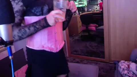 Snapshot of jessiessicaxx chatting on 12-22-24, 04:28 Jessiessicaxx online show from 12-22-24, 04:28