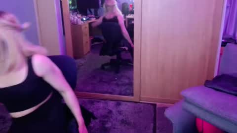 Snapshot of jessiessicaxx chatting on 01-04-25, 12:16 Jessiessicaxx online show from 01-04-25, 12:16