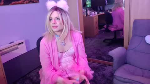 Snapshot of jessiessicaxx chatting on 01-05-25, 08:42 Jessiessicaxx online show from 01-05-25, 08:42