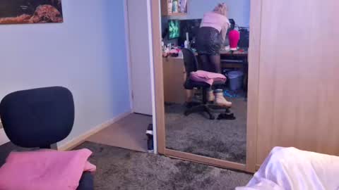 Snapshot of jessiessicaxx chatting on 01-18-25, 11:54 Jessiessicaxx online show from 01-18-25, 11:54