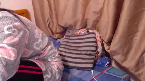 jessiestar3 online show from 05-13-26, 04:37