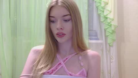 Snapshot of jessika__peach chatting on 09-23-25, 06:22 Marina online show from 09-23-25, 06:22