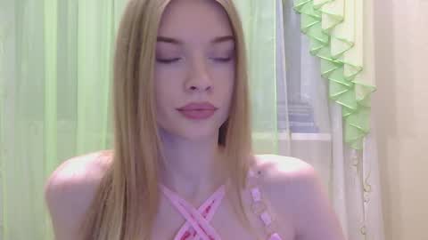 Snapshot of jessika__peach chatting on 09-25-25, 10:02 Marina online show from 09-25-25, 10:02