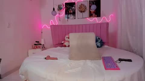 Snapshot of jessika_horny01 chatting on 01-16-26, 04:38 jessica online show from 01-16-26, 04:38